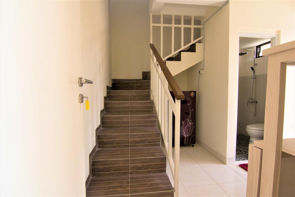 Reddoorz @ Mayjen Sungkono Surabaya Exterior foto